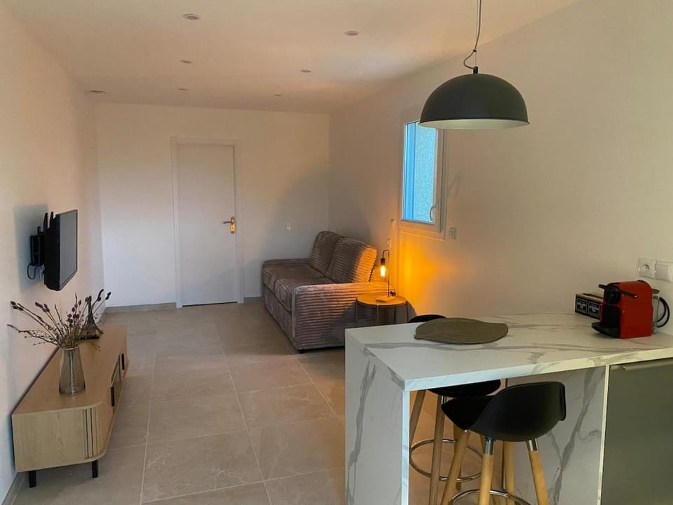TV and multimedia, Living room, Dining area