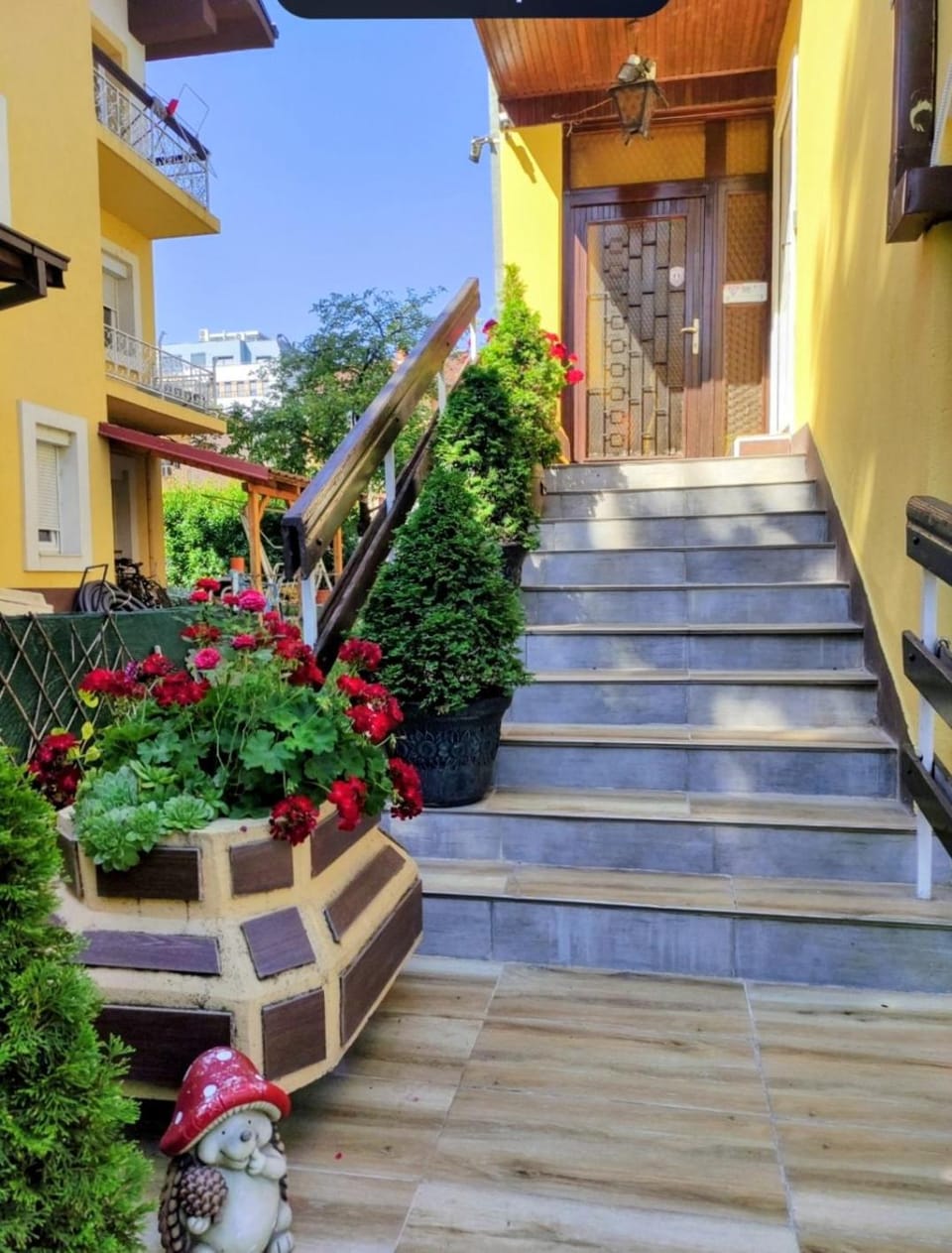 Property building, Spring, Garden