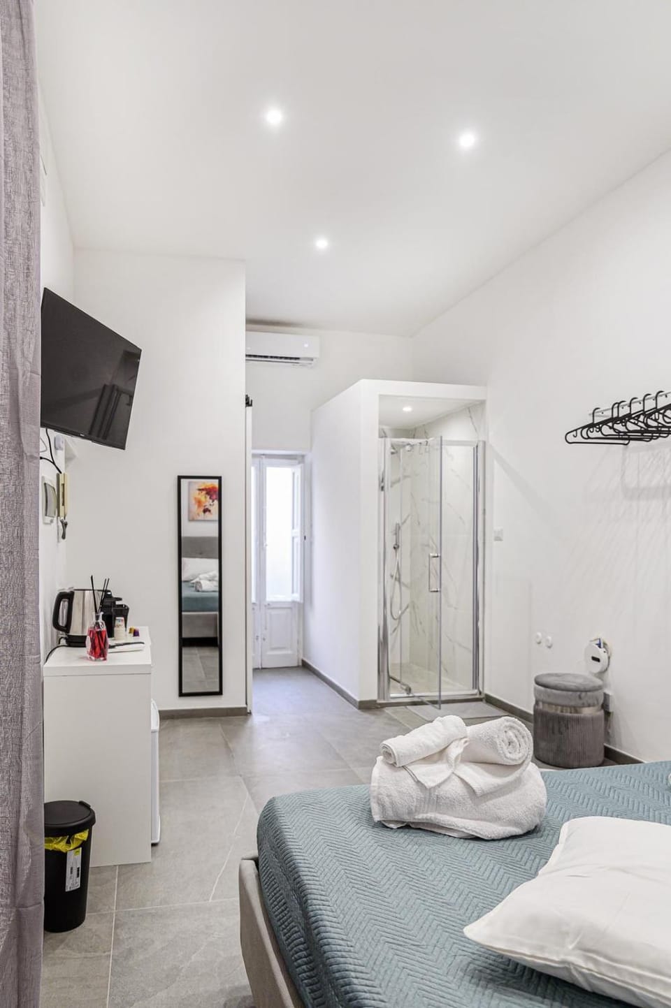 Shower, Bedroom