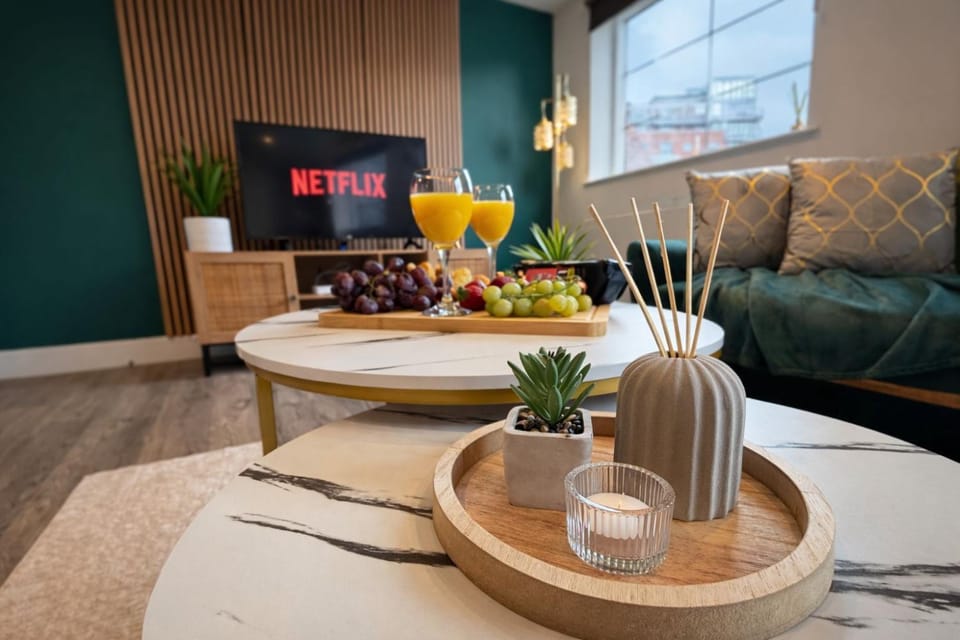 TV and multimedia, Living room, Seating area, Entertainment
