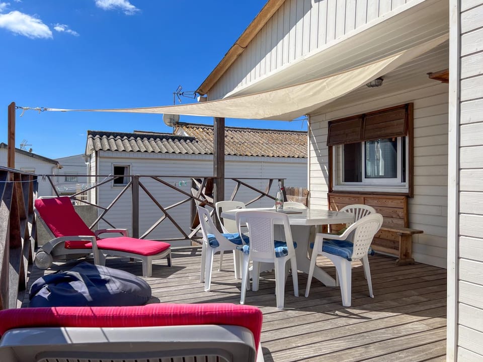 Patio, Balcony/Terrace, Balcony/Terrace, sunbed