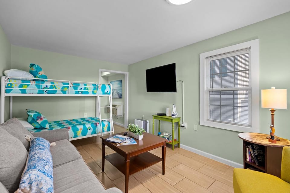 Day, TV and multimedia, Living room, bunk bed, furniture
