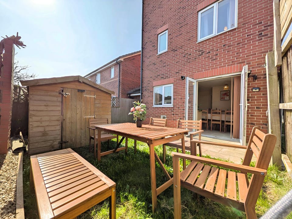 Spacious 4BR Home Near Central Liverpool Parking House in Liverpool