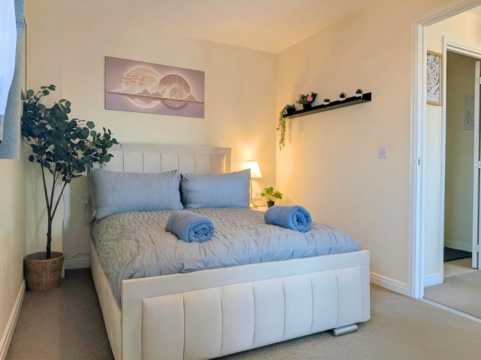 Spacious 4BR Home Near Central Liverpool Parking House in Liverpool