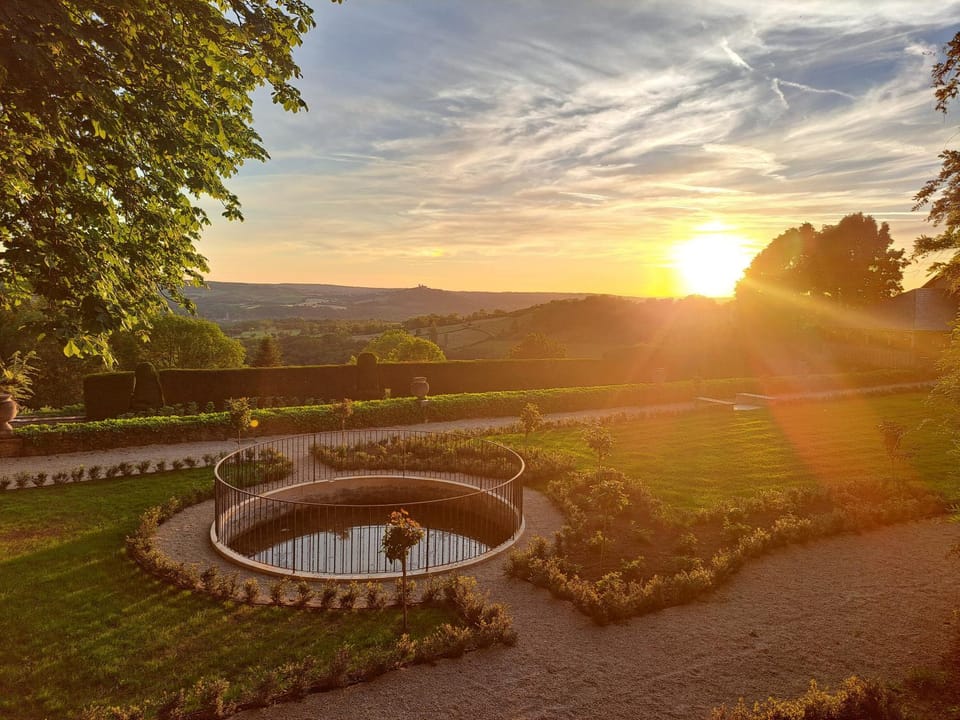 Château de Tharoiseau, le belvédère de Vezelay Villa in Bourgogne-Franche-Comté