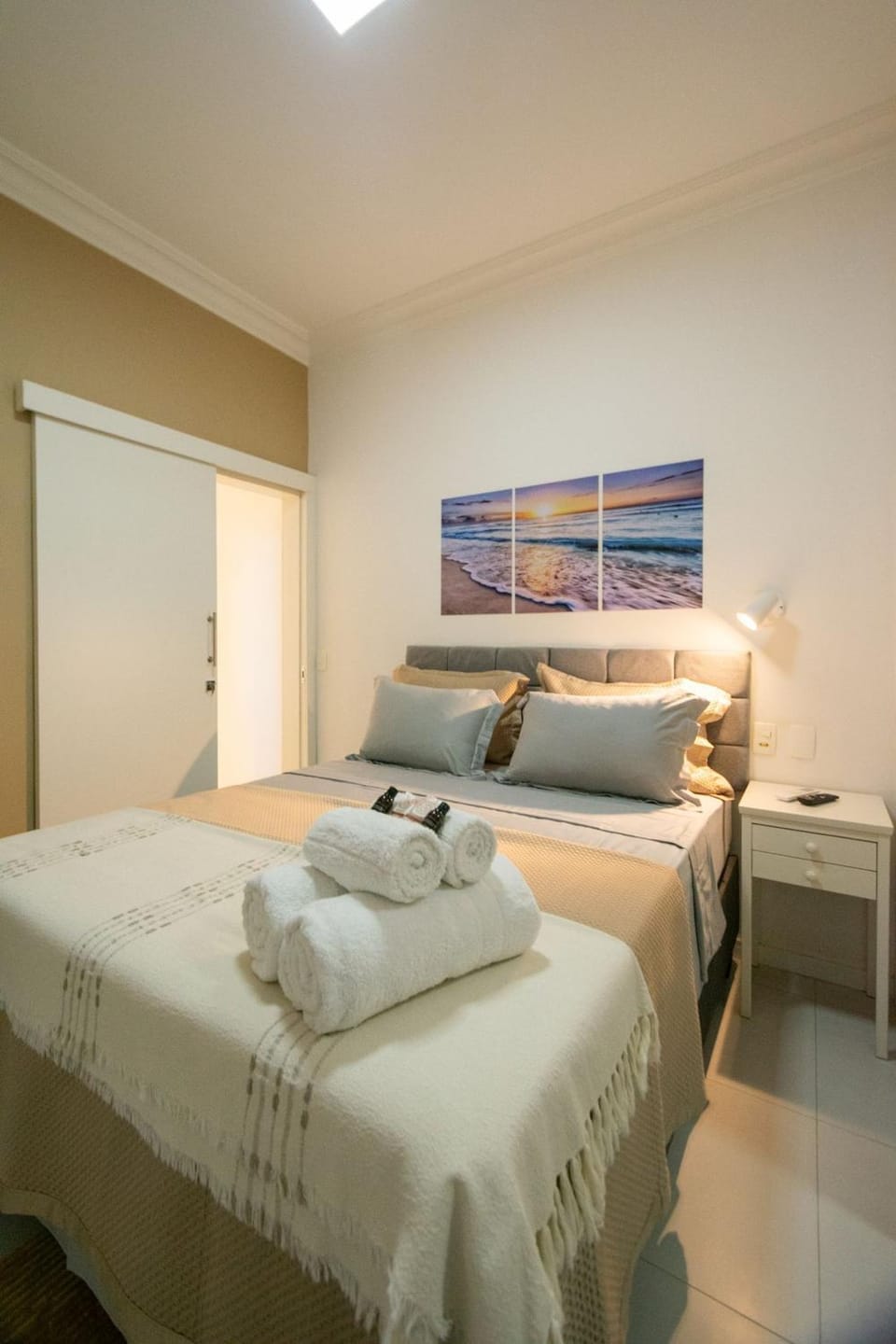 Bed, Photo of the whole room