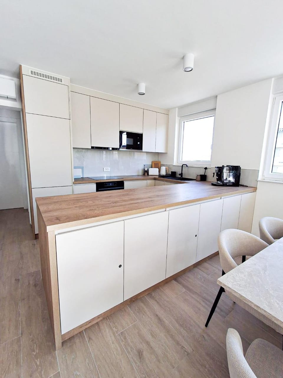 Kitchen or kitchenette, oven, stove