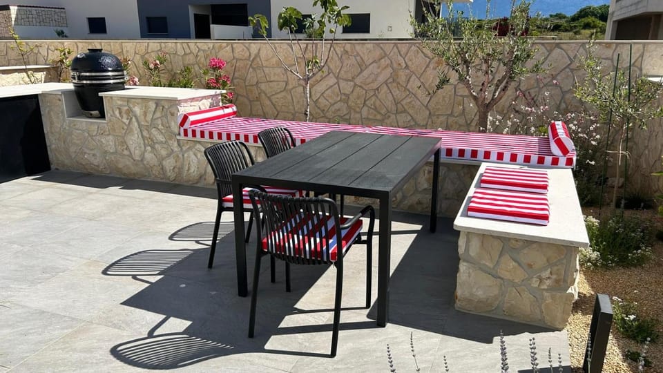 BBQ facilities, Garden, Seating area
