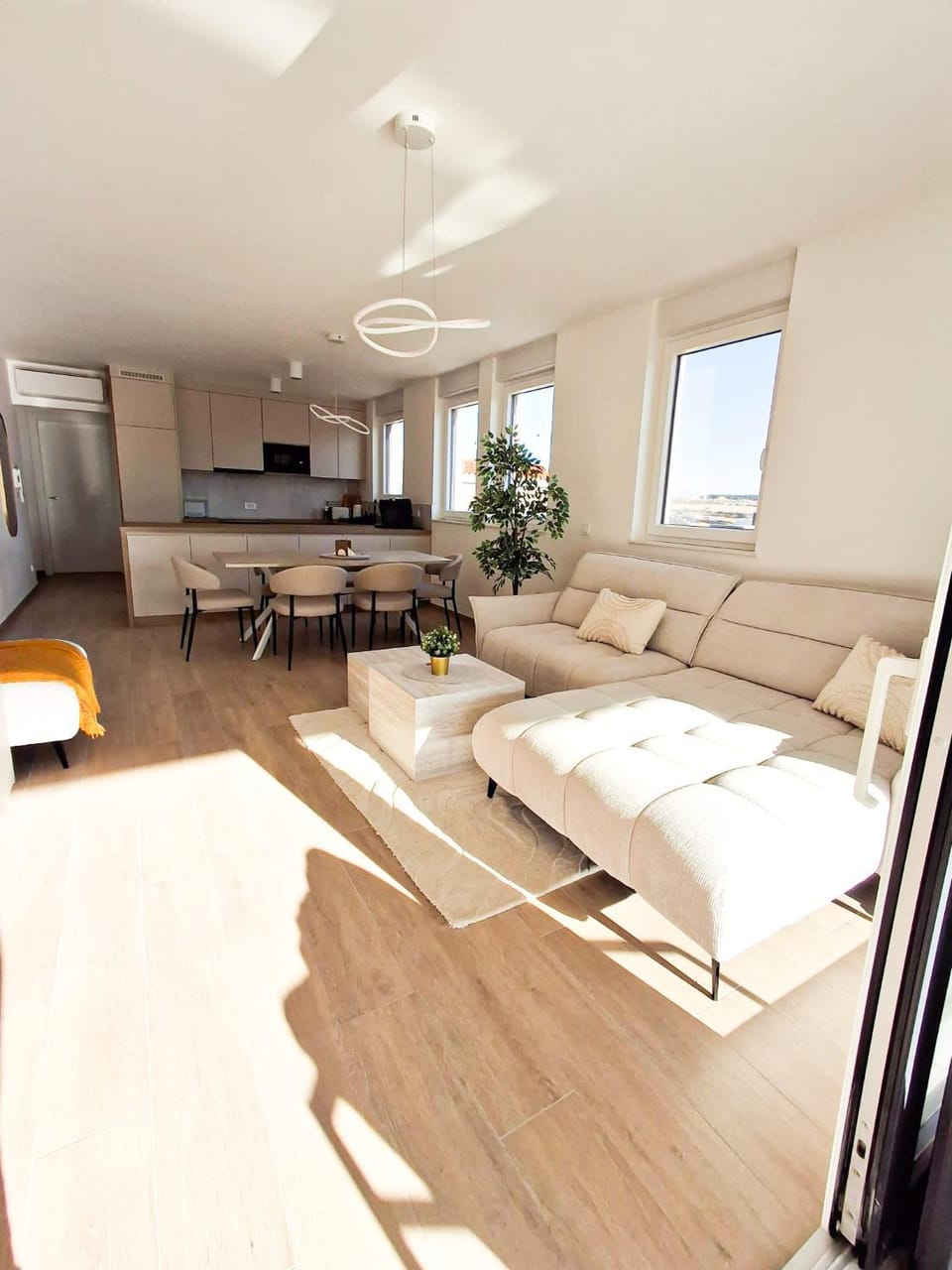 Kitchen or kitchenette, Living room, Dining area