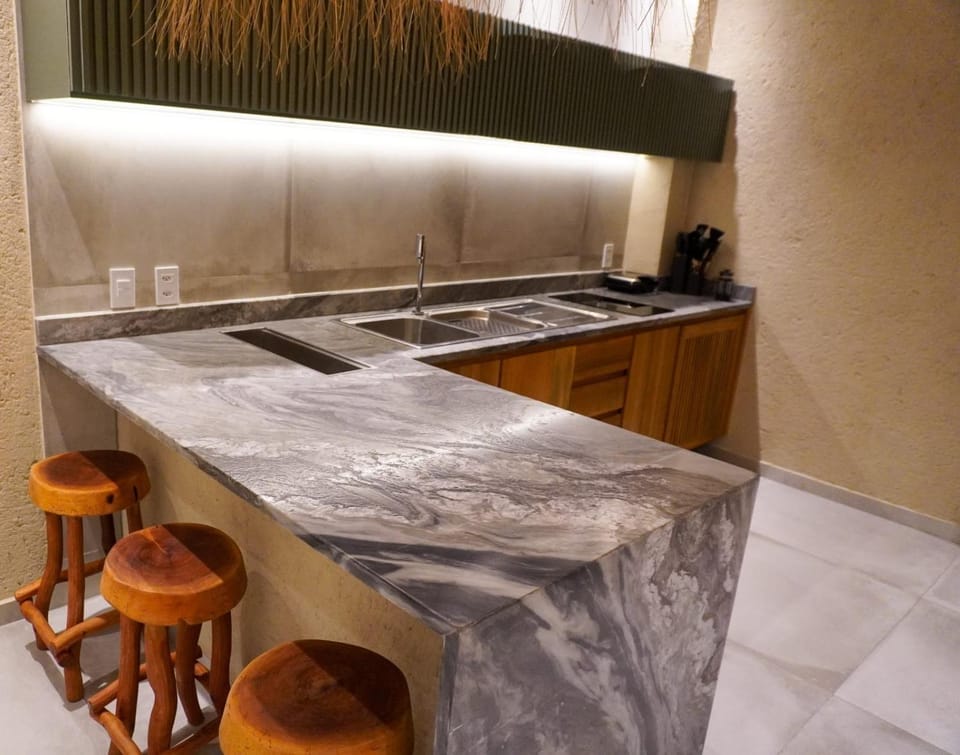 Coffee/tea facilities, furniture, stove, toaster, kitchen