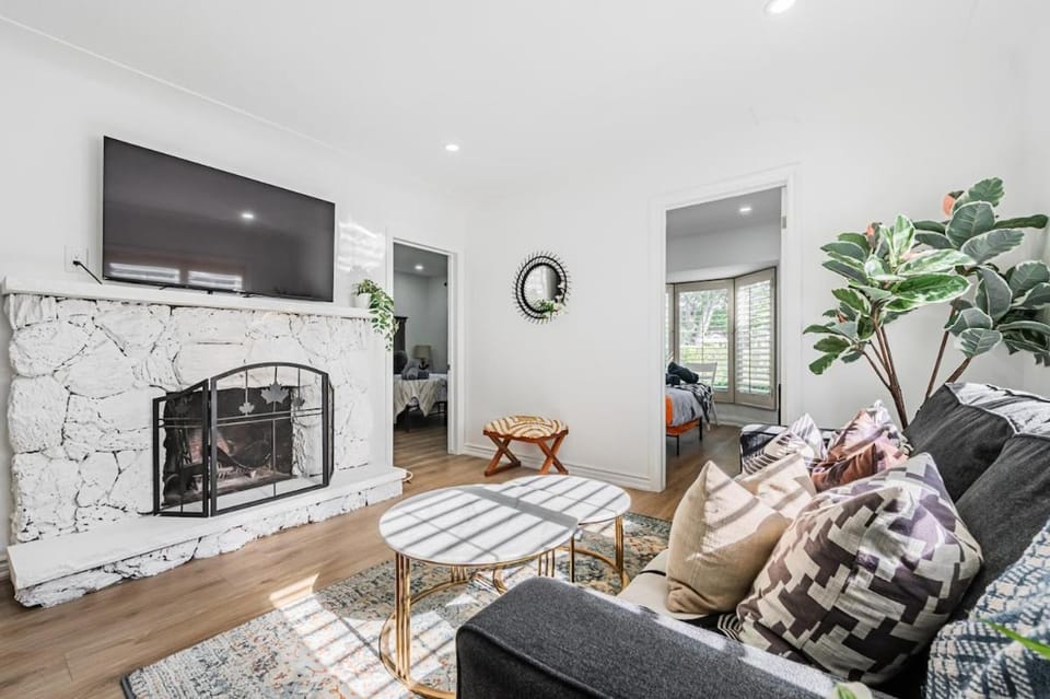 Lakefront HOUSE in Port Credit, South Mississauga Villa in Port Credit