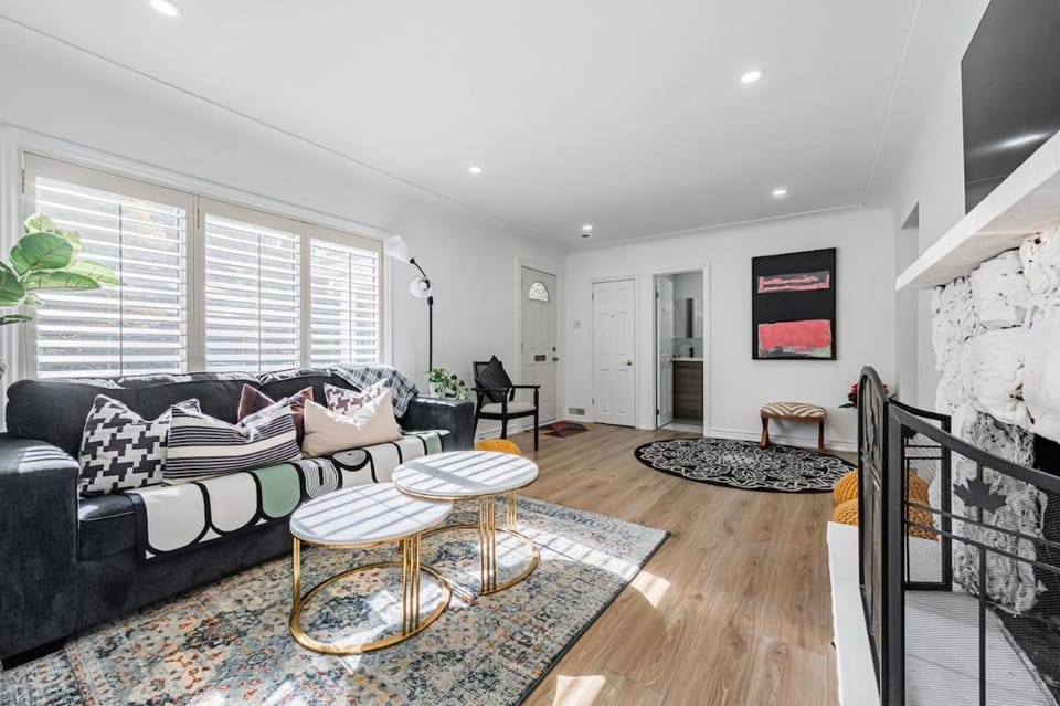 Lakefront HOUSE in Port Credit, South Mississauga Villa in Port Credit