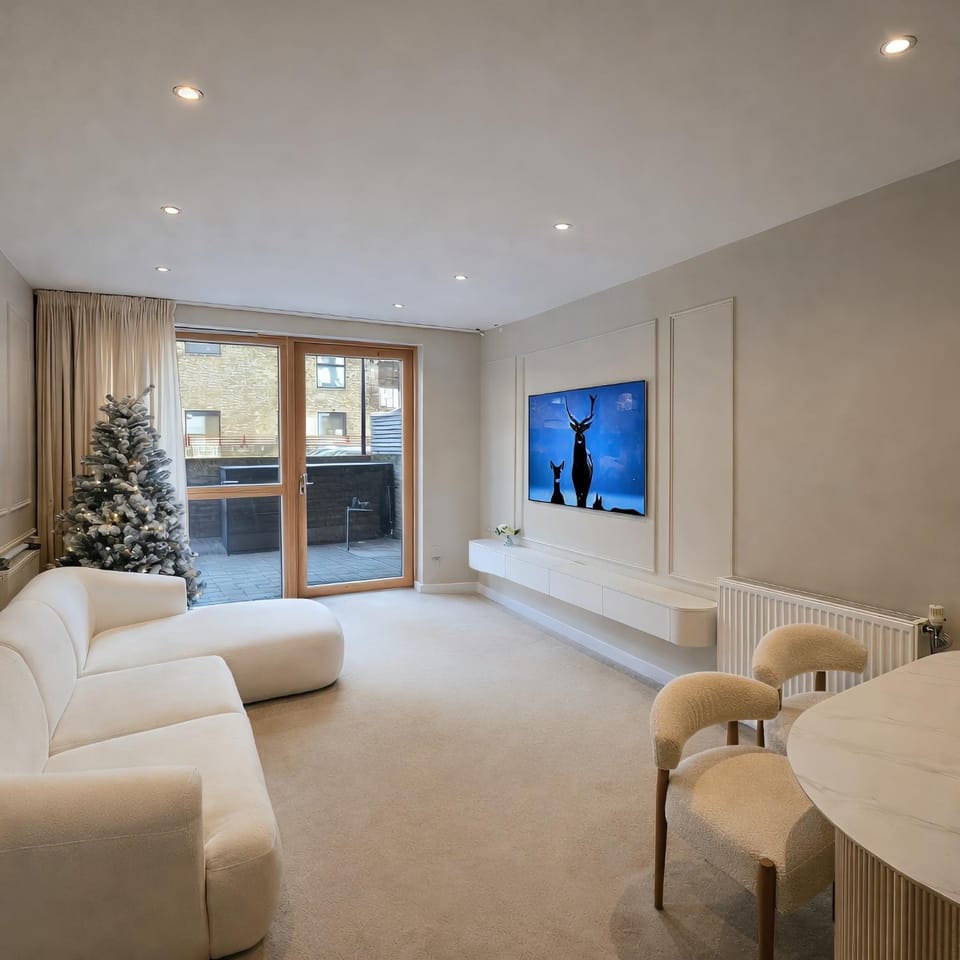 TV and multimedia, Living room, Seating area, Evening entertainment