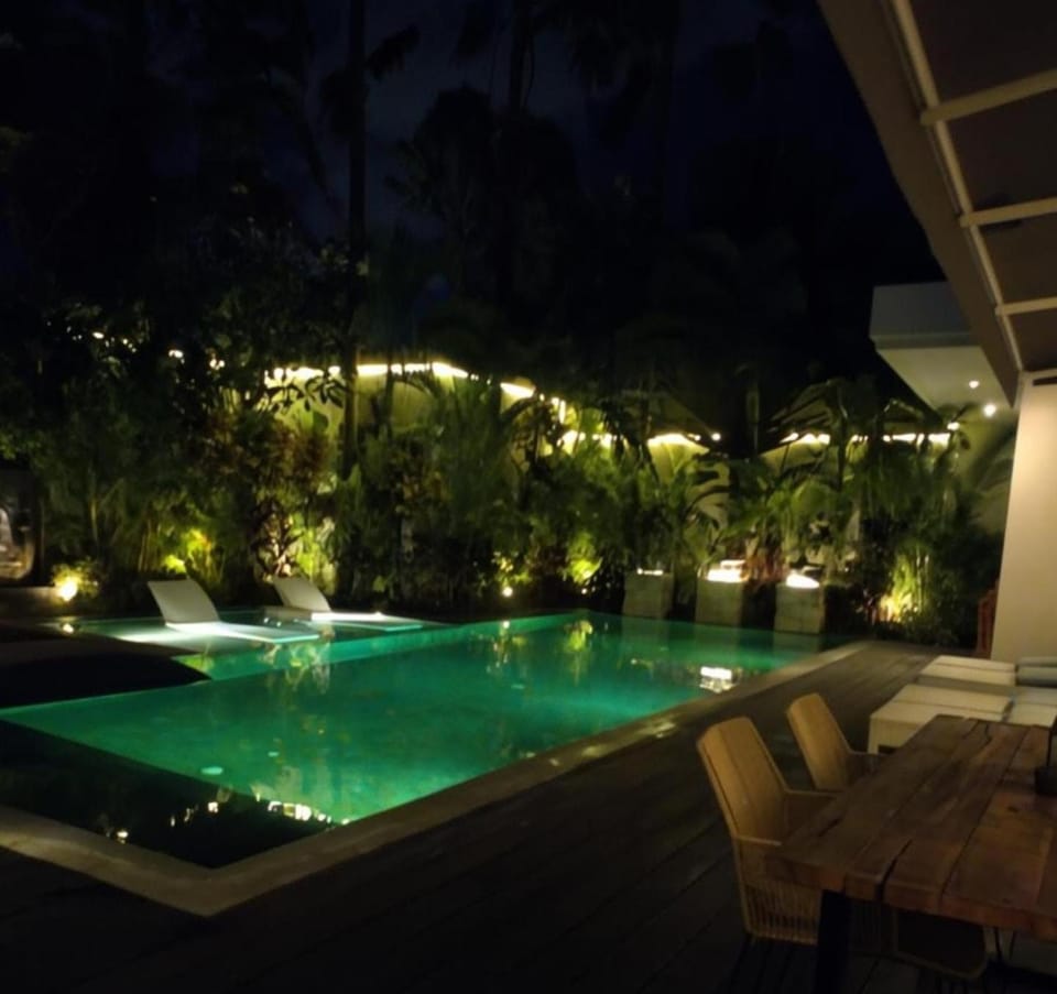 Night, Pool view