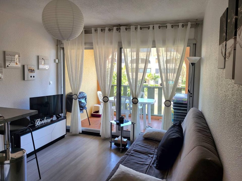 Appartement proche plage avec parking - 4 pers. - FR-1-81-753 Apartment in Le Barcarès