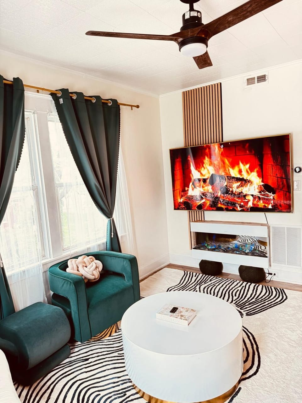 Downtown Cincinnati WhisperAlley with Spa HotTub House in Bellevue