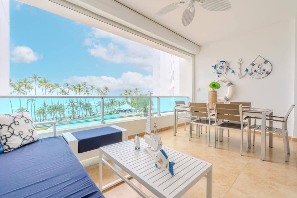 Balcony/Terrace, Seating area, Pool view, Sea view