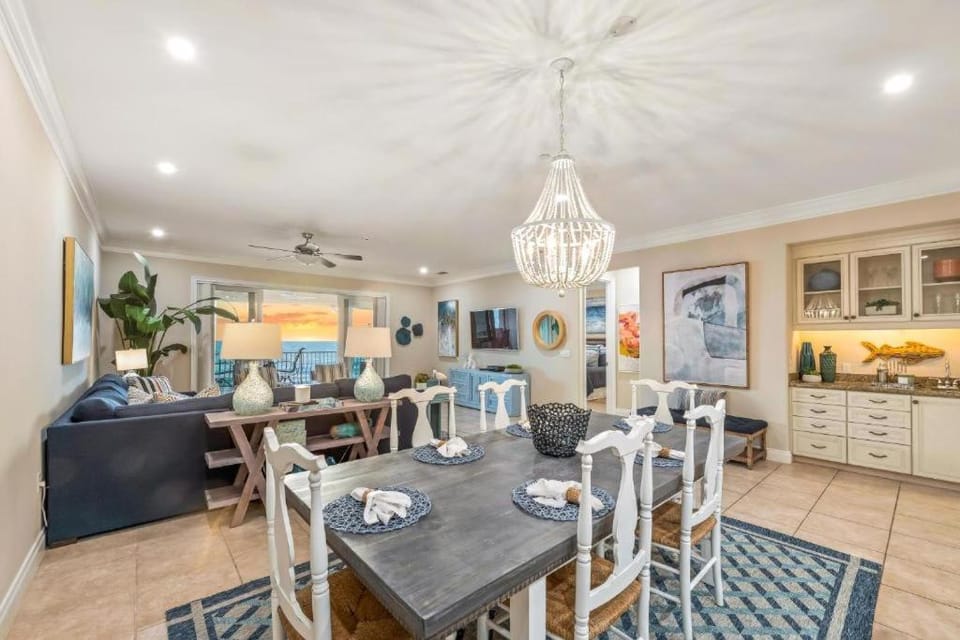 Oceanview 3B Condo w Beach Access & Heated Pool House in Holmes Beach
