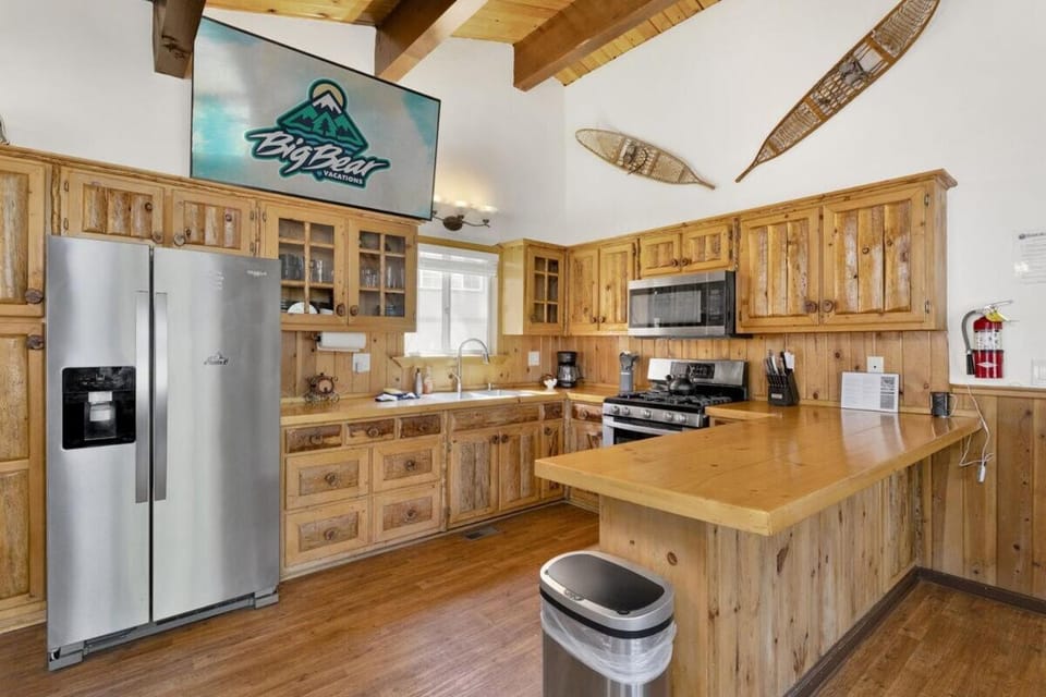 Kitchen or kitchenette, oven, pet friendly, stove, toaster