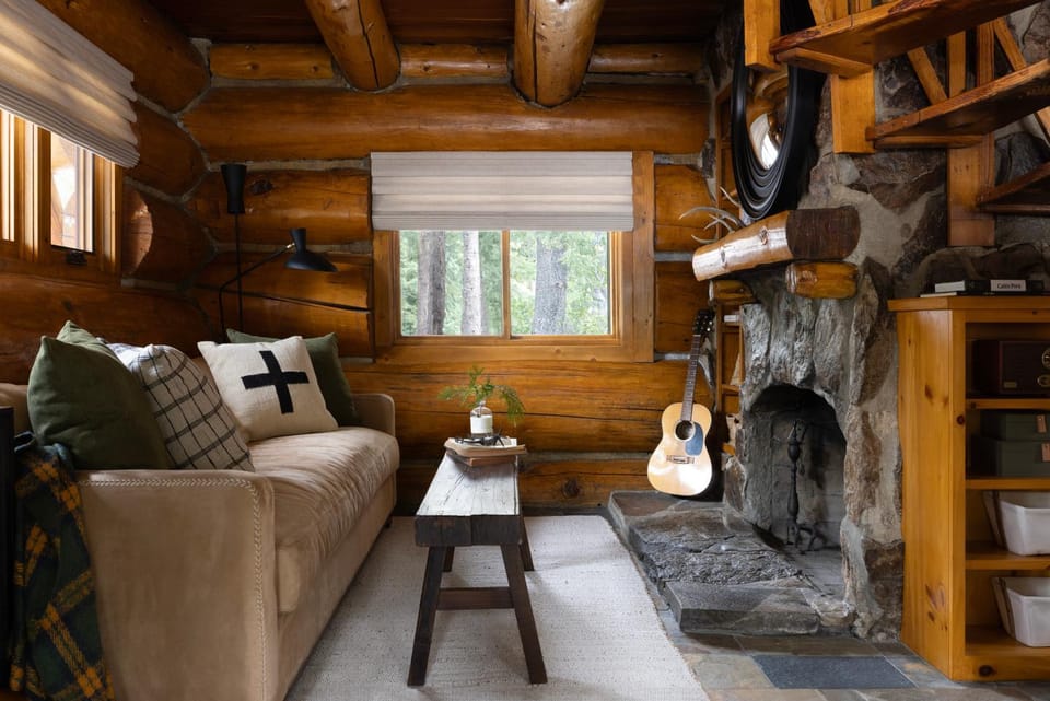 ⭐ Tahoe City Log Cabin w/ Hot Tub & Media Room Cabin in Tahoe City