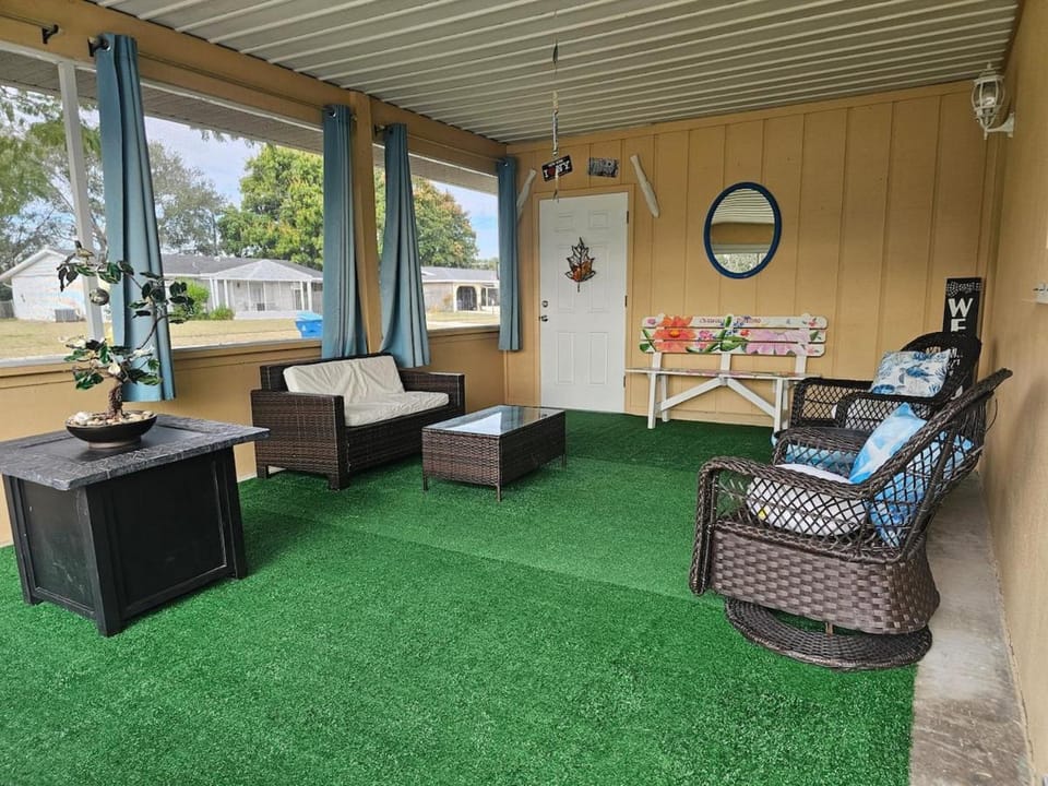 Spacious & well maintained house in sunny Palm Bay Apartment in Palm Bay
