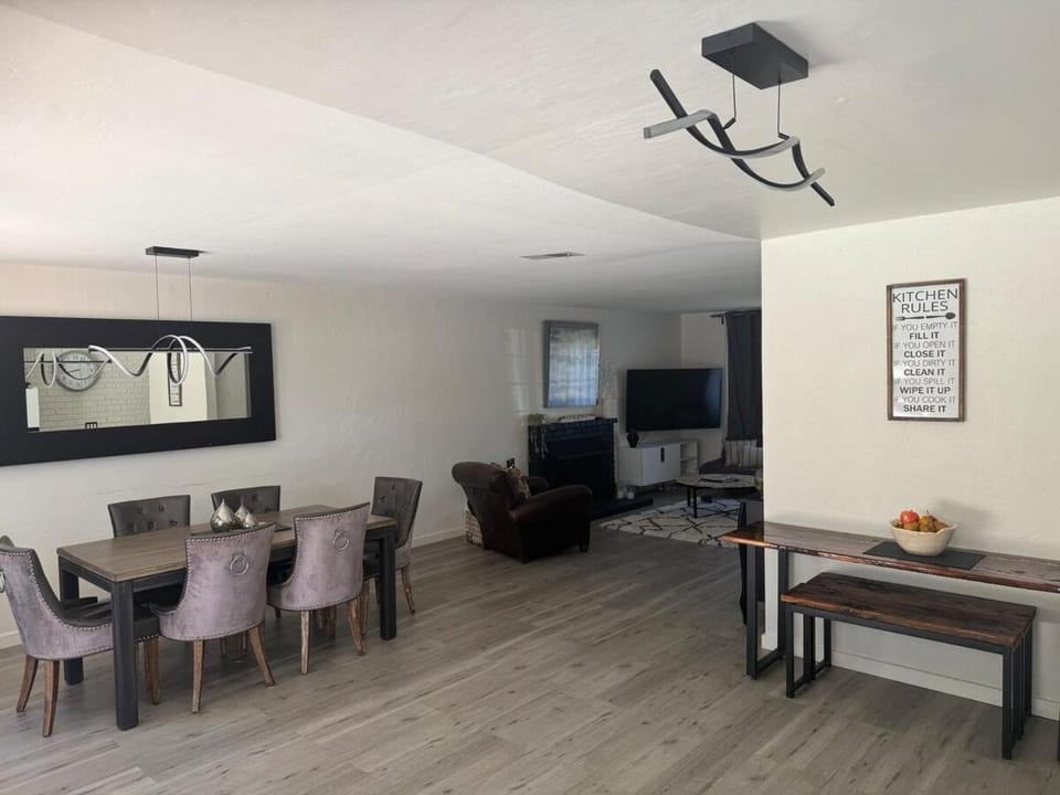 120 Luxury Pool and Hot Tub Retreat Game Room Near Napa Villa in Vallejo
