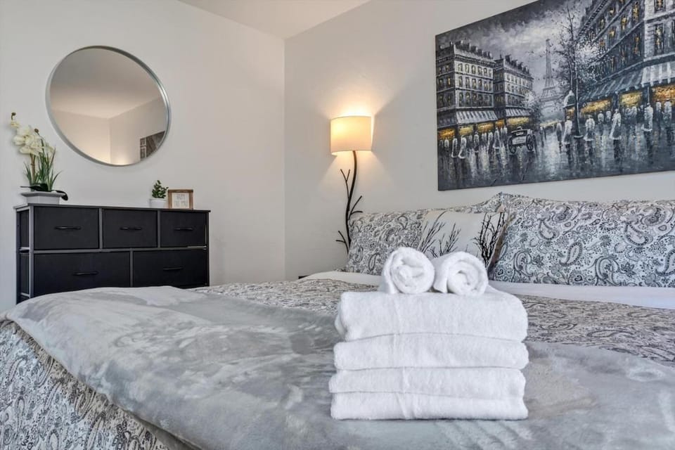 120 Luxury Pool and Hot Tub Retreat Game Room Near Napa Villa in Vallejo