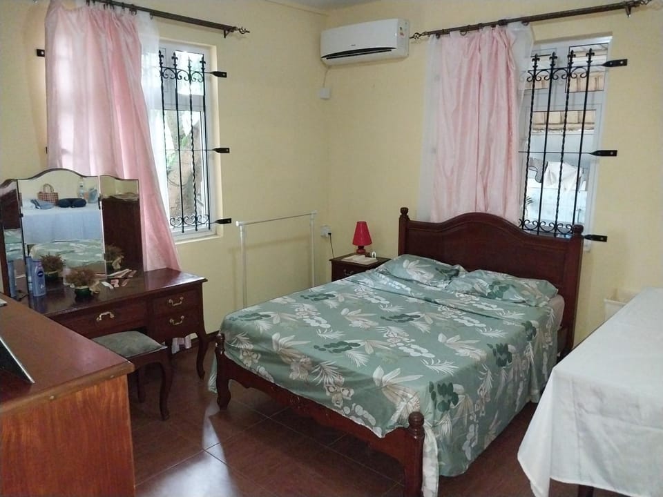 Bedroom, air conditioner