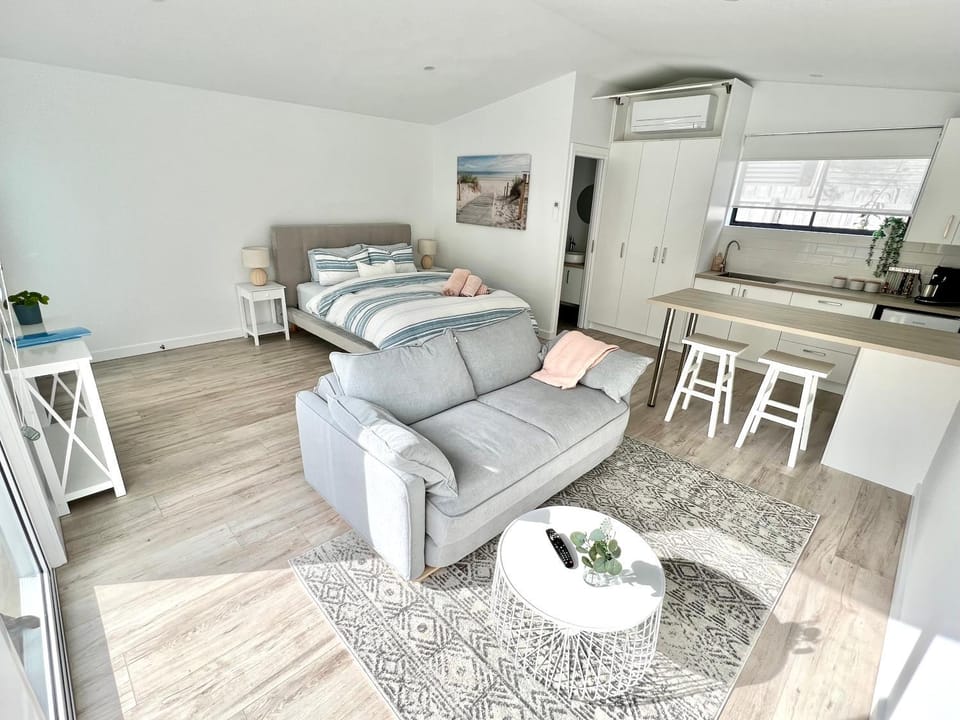 Kitchen or kitchenette, Living room, Photo of the whole room, Seating area, Dining area