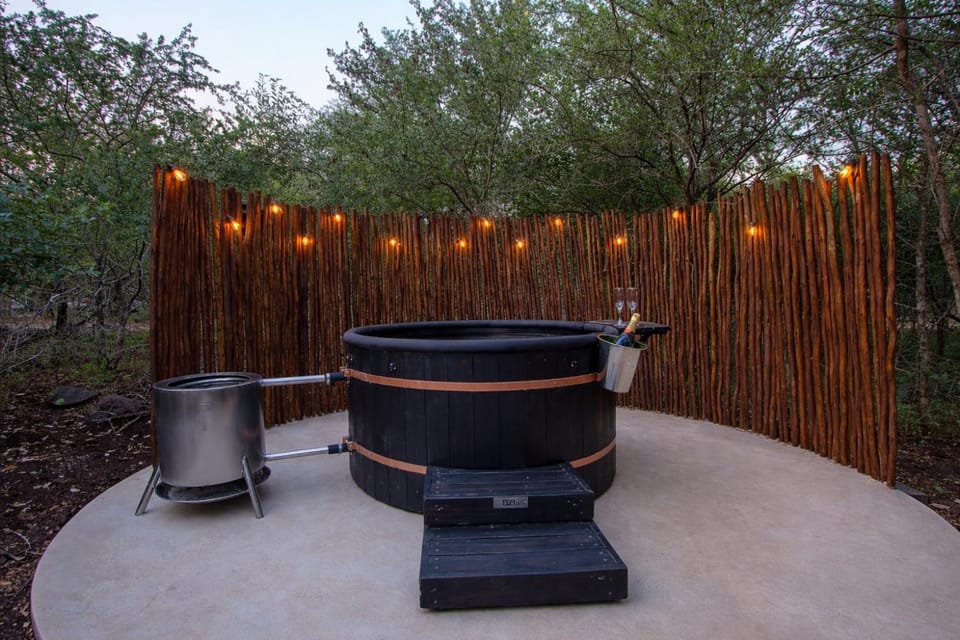 Day, Natural landscape, Garden, Hot Tub, Garden view, Pool view, Swimming pool