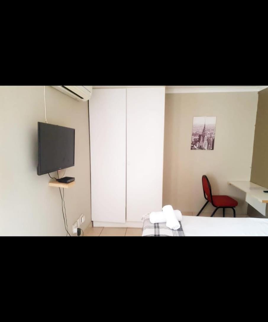 Cozy guestrooms in Midrand 1 Bed and Breakfast in Gauteng