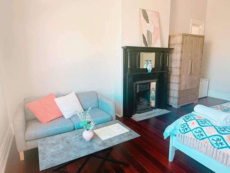 Perth property - Heritage Charm Meets Modern Ease close to all amenities including Midland Hospital Vacation rental in Perth