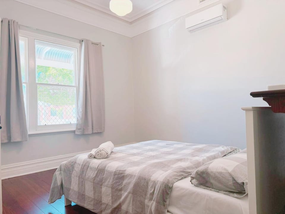 Perth property - Heritage Charm Meets Modern Ease close to all amenities including Midland Hospital Vacation rental in Perth