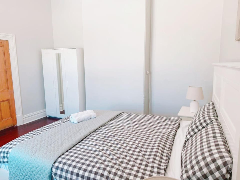 Perth property - Heritage Charm Meets Modern Ease close to all amenities including Midland Hospital Vacation rental in Perth