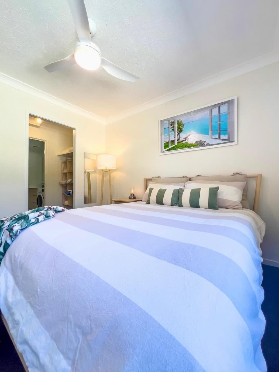 Chevron Island Boutique Retreat near Beach & Pool Apartment in Surfers Paradise