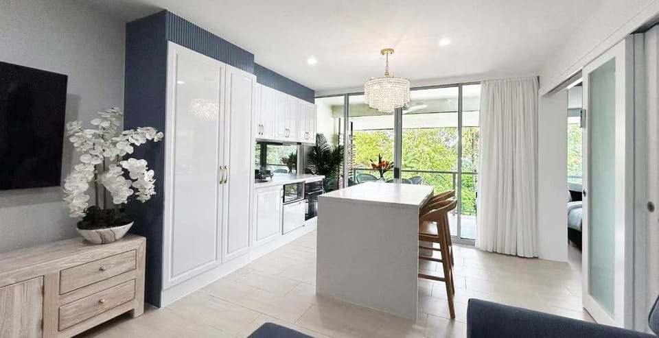 Dining area, kitchen