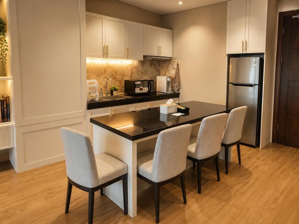 Dining area, kitchen