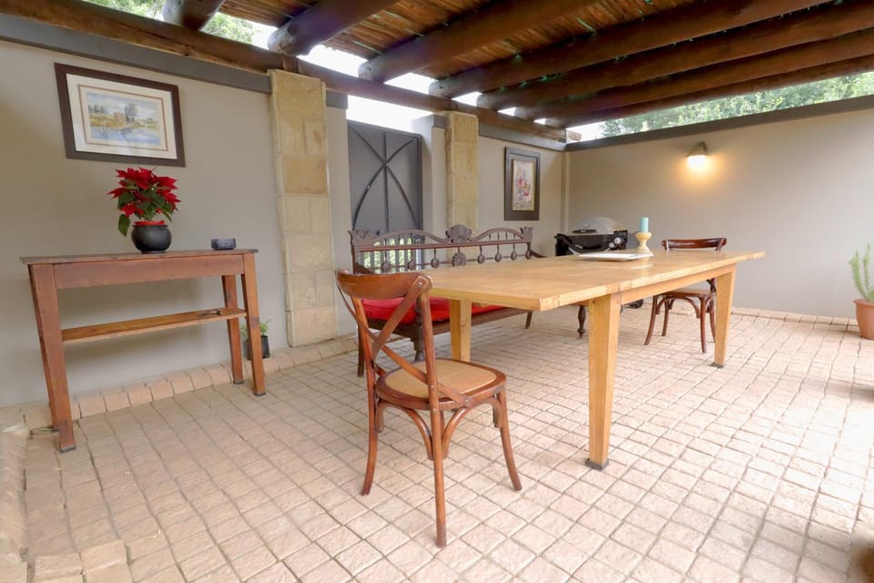 Dining area, Inner courtyard view