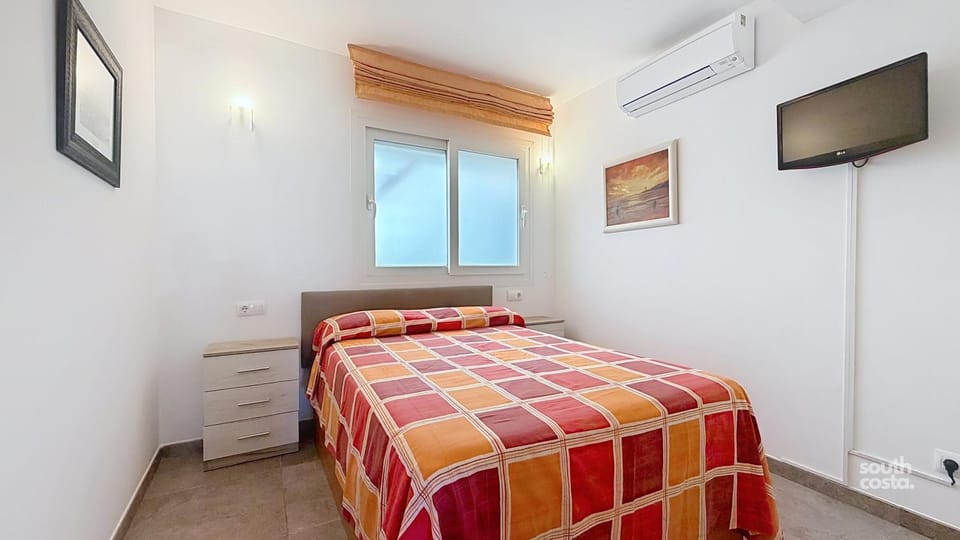 Bed, TV and multimedia, Photo of the whole room, Bedroom, air conditioner