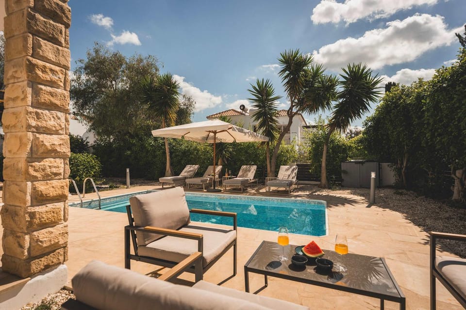 Private Pool Villa Coral Bay - Walk to Beach Villa in Peyia