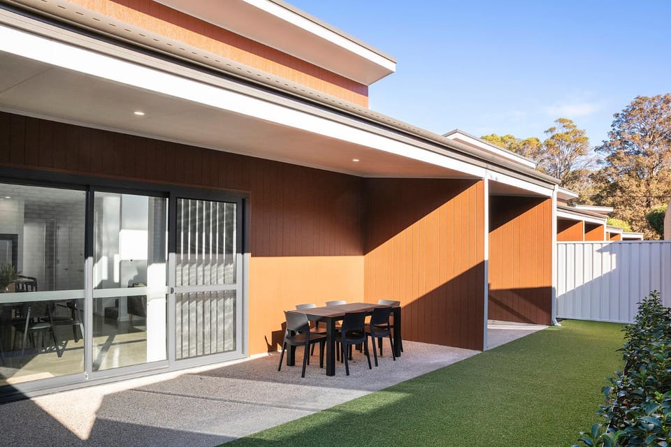 Patio, Garden, Seating area, Dining area