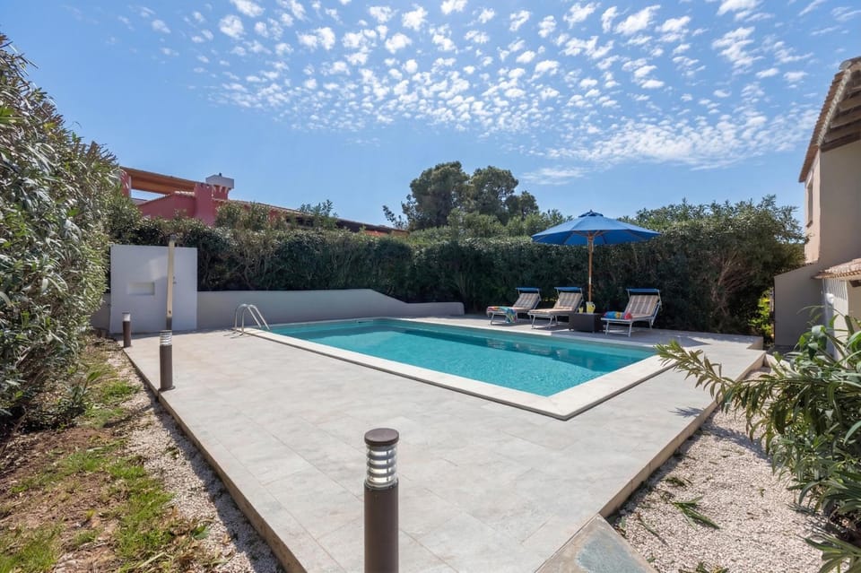 Villa Acquamarina - Piscina privata Villa in Punta de su Torrione