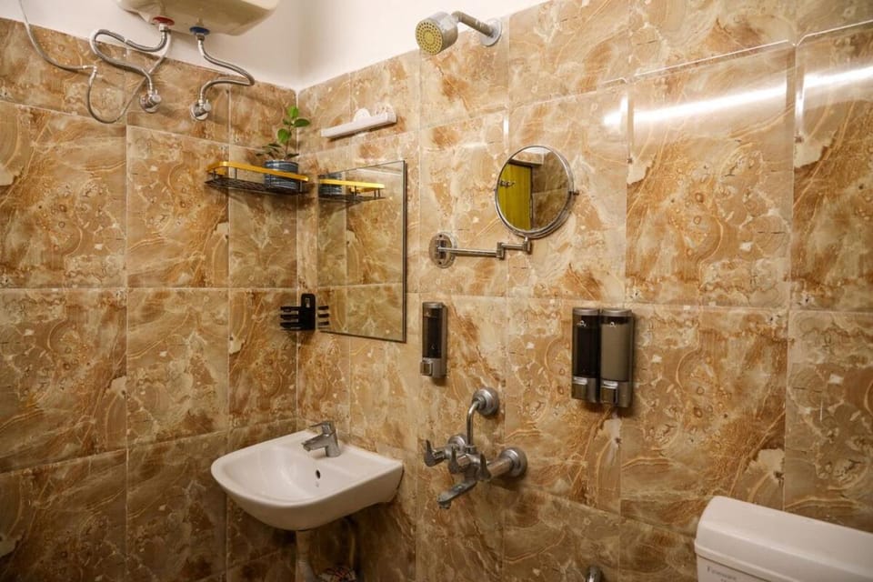 Fussed Over Retreat Apartment in West Bengal