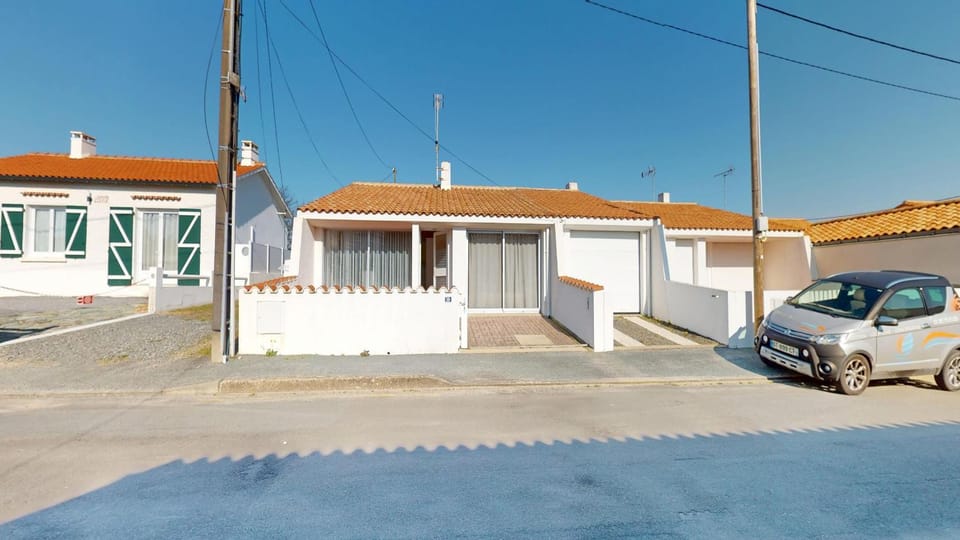 Property building, Facade/entrance, Off site