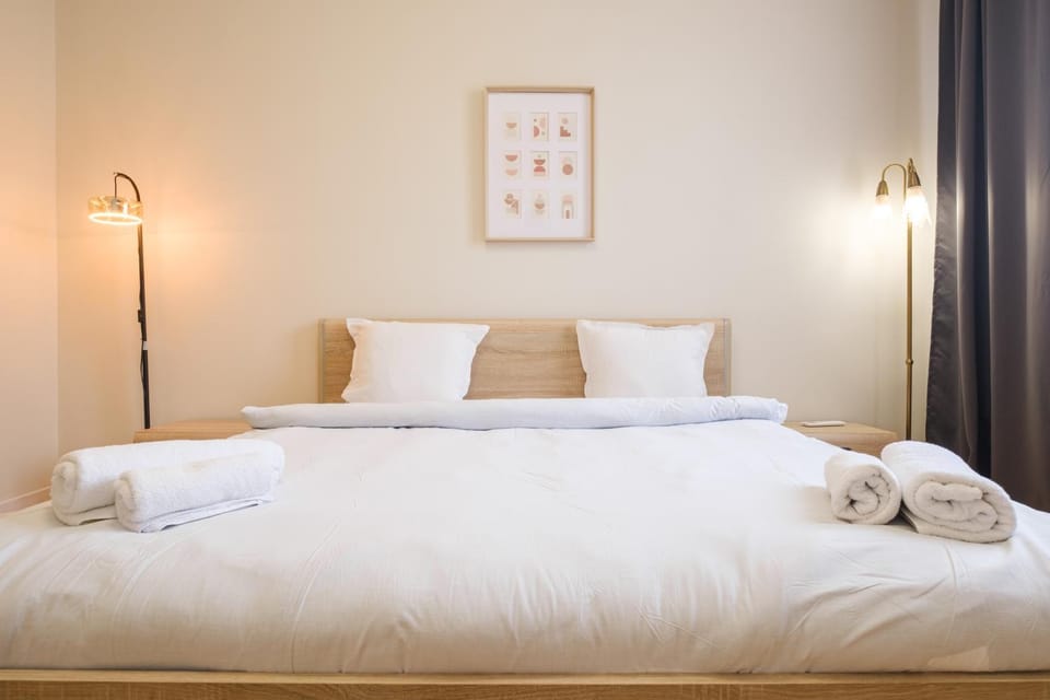 Bed, Photo of the whole room, Bedroom, towels