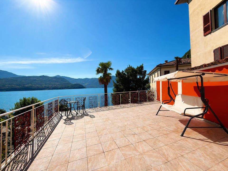 Natural landscape, Balcony/Terrace, Lake view