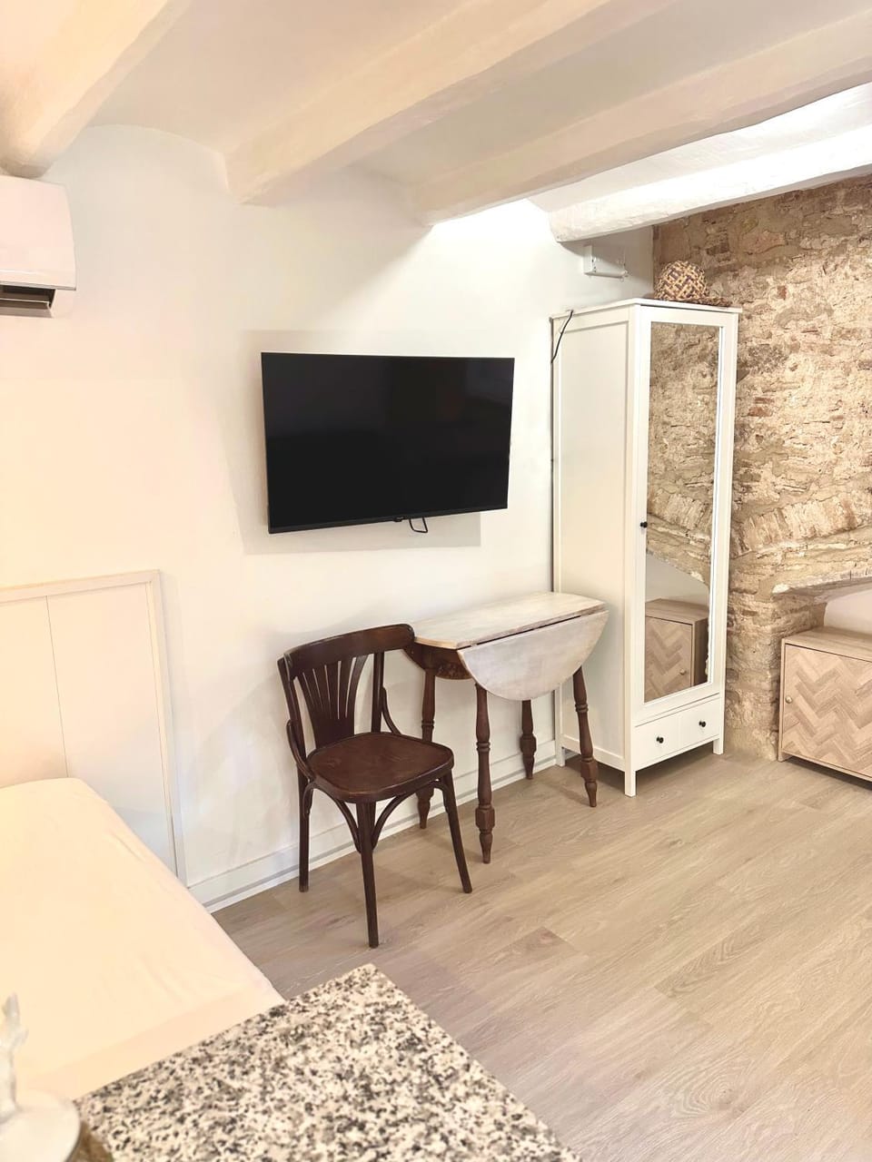 TV and multimedia, Dining area