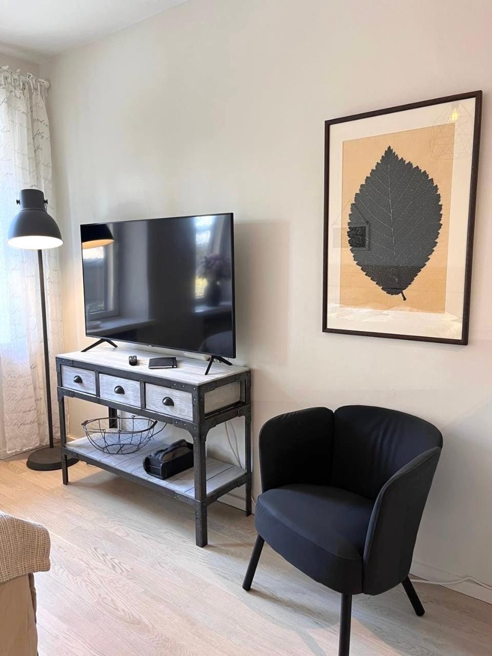 Quiet renovated studio- tram to the center Apartment in Helsinki