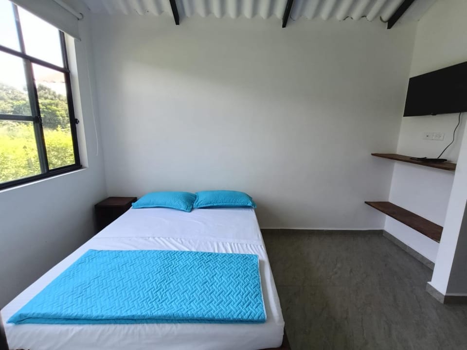 TV and multimedia, Photo of the whole room, Bedroom