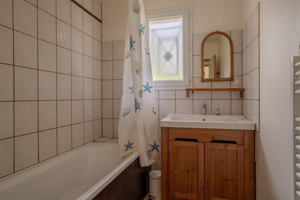 Bathroom, Bath